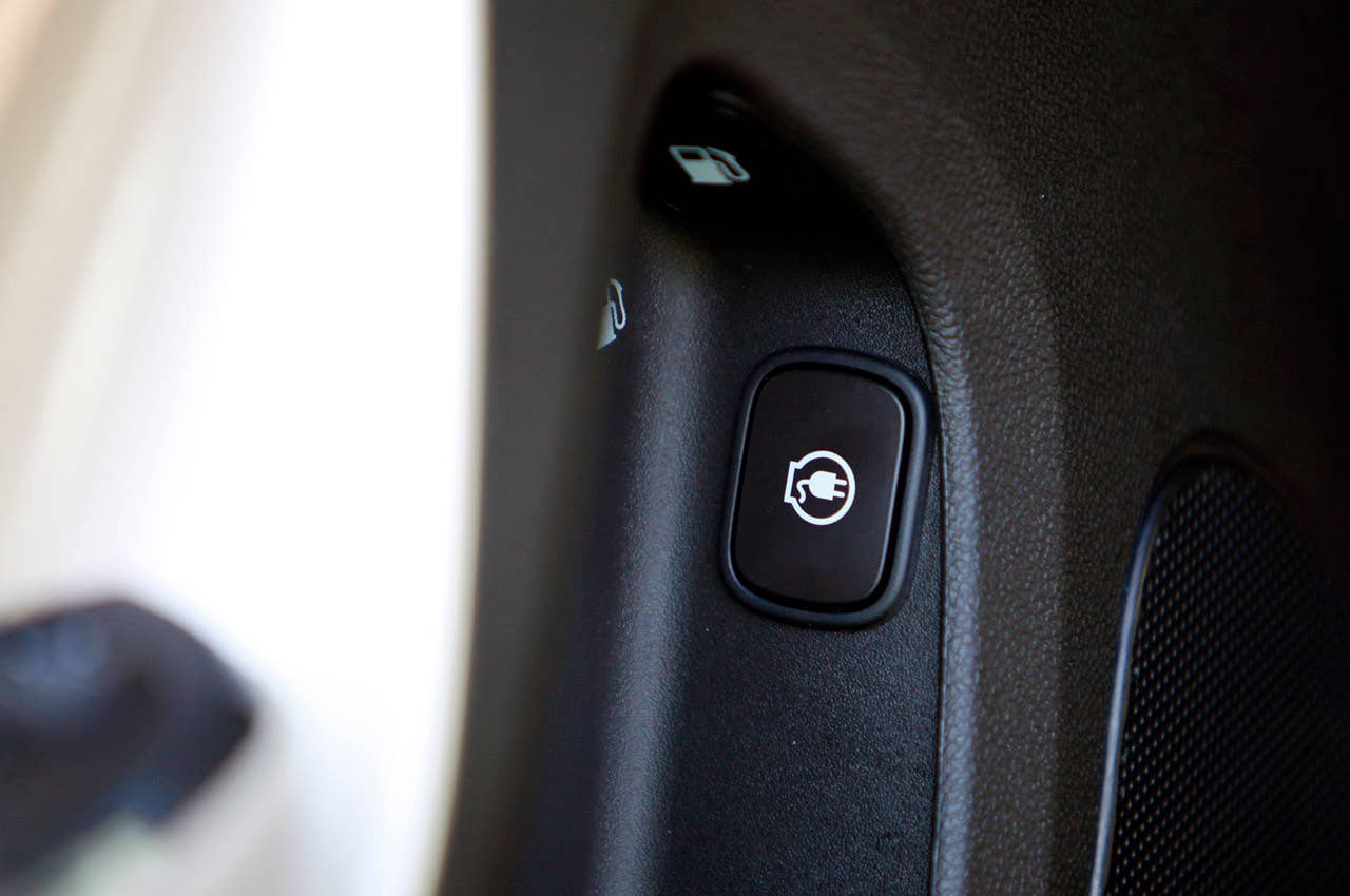 2011 Chevrolet Volt charging port button
