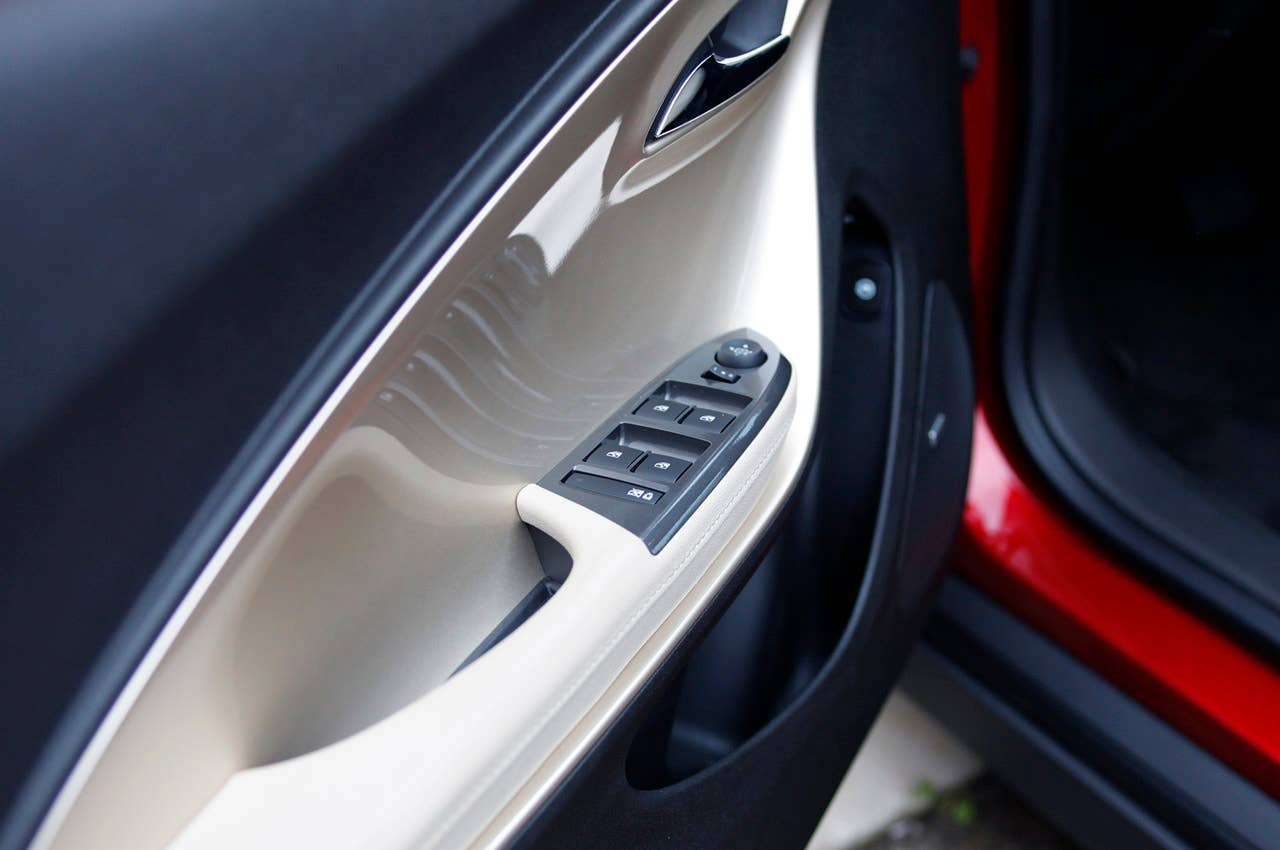 2011 Chevrolet Volt door panel