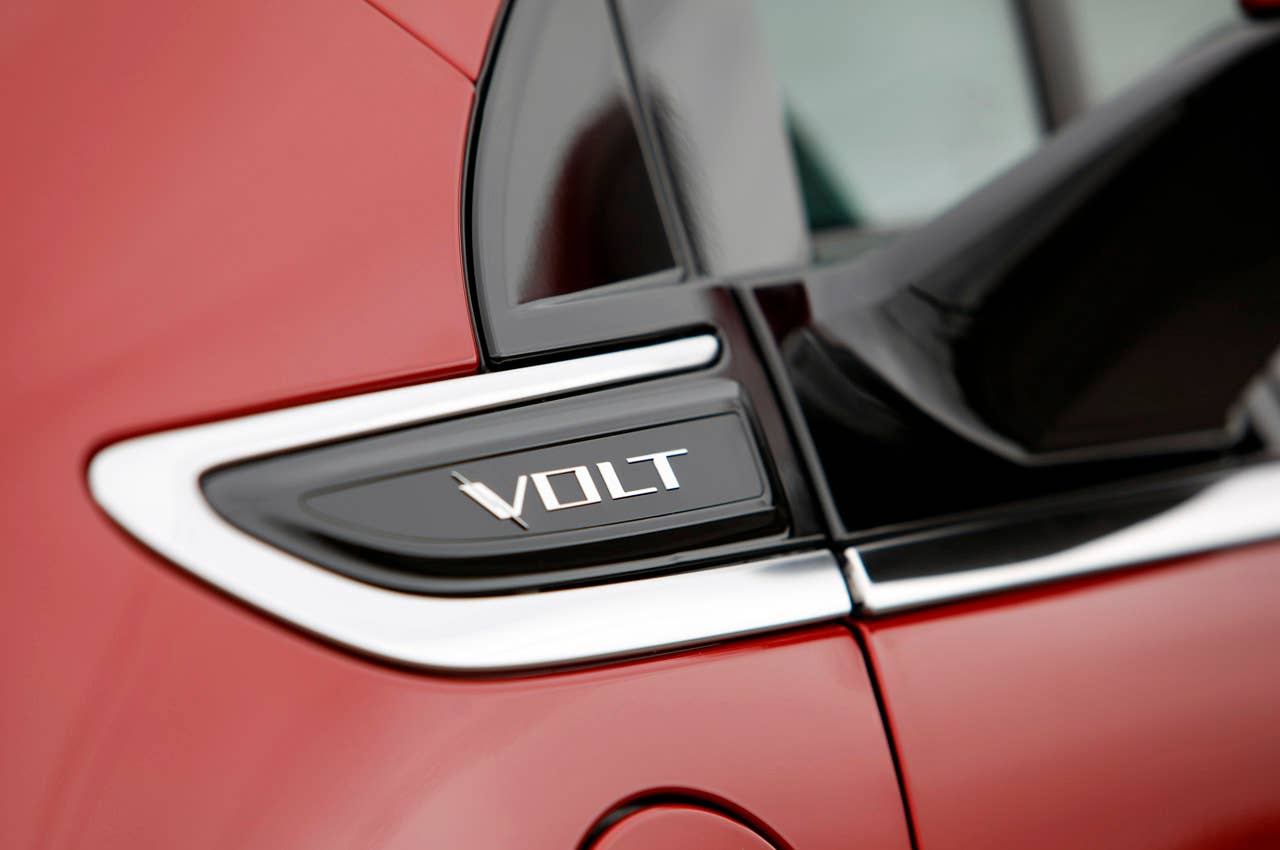 2011 Chevrolet Volt badge