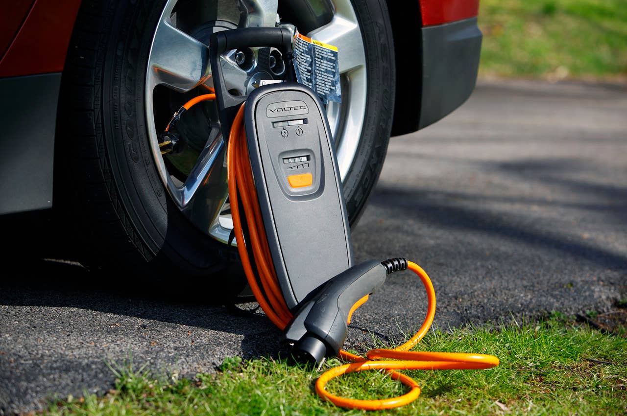 2011 Chevrolet Volt charging converter
