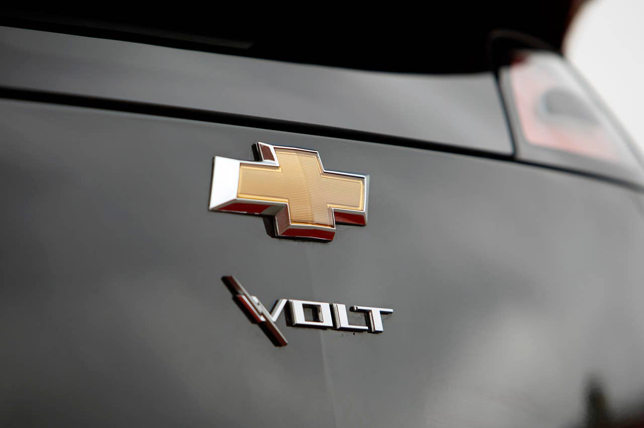 2011 Chevrolet Volt badge