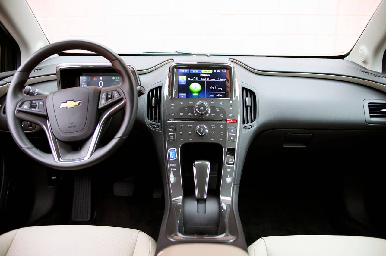 2011 Chevrolet Volt interior