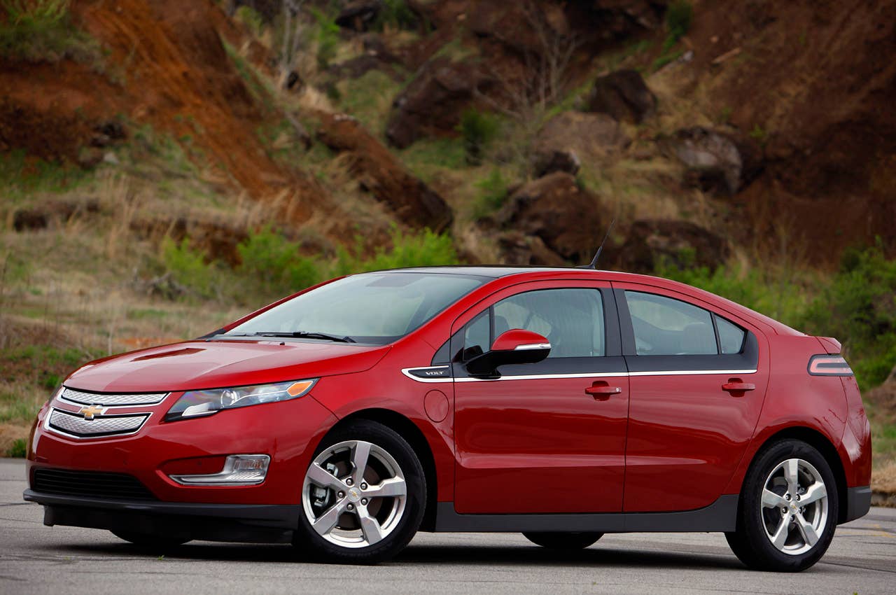 2011 Chevrolet Volt front 3/4 view