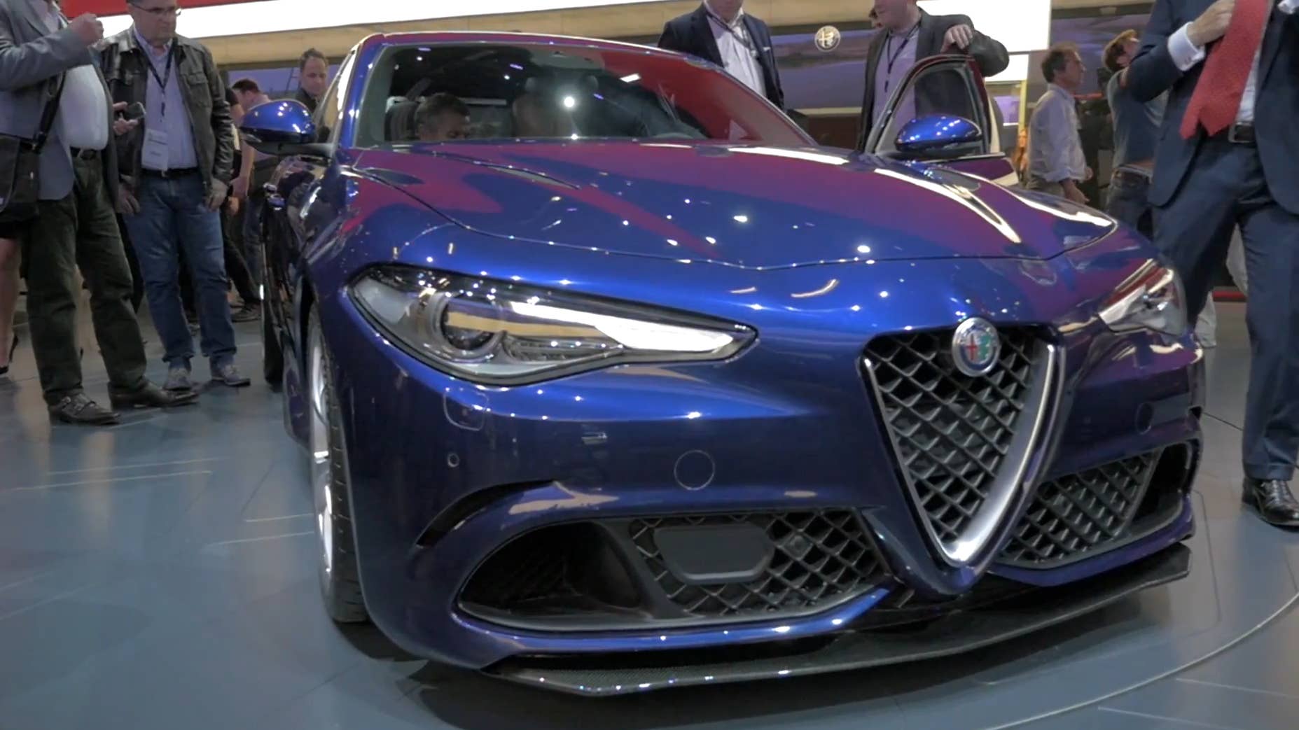 2017 Alfa Romeo Giulia | 2015 Frankfurt Motor Show | Beauty-Roll