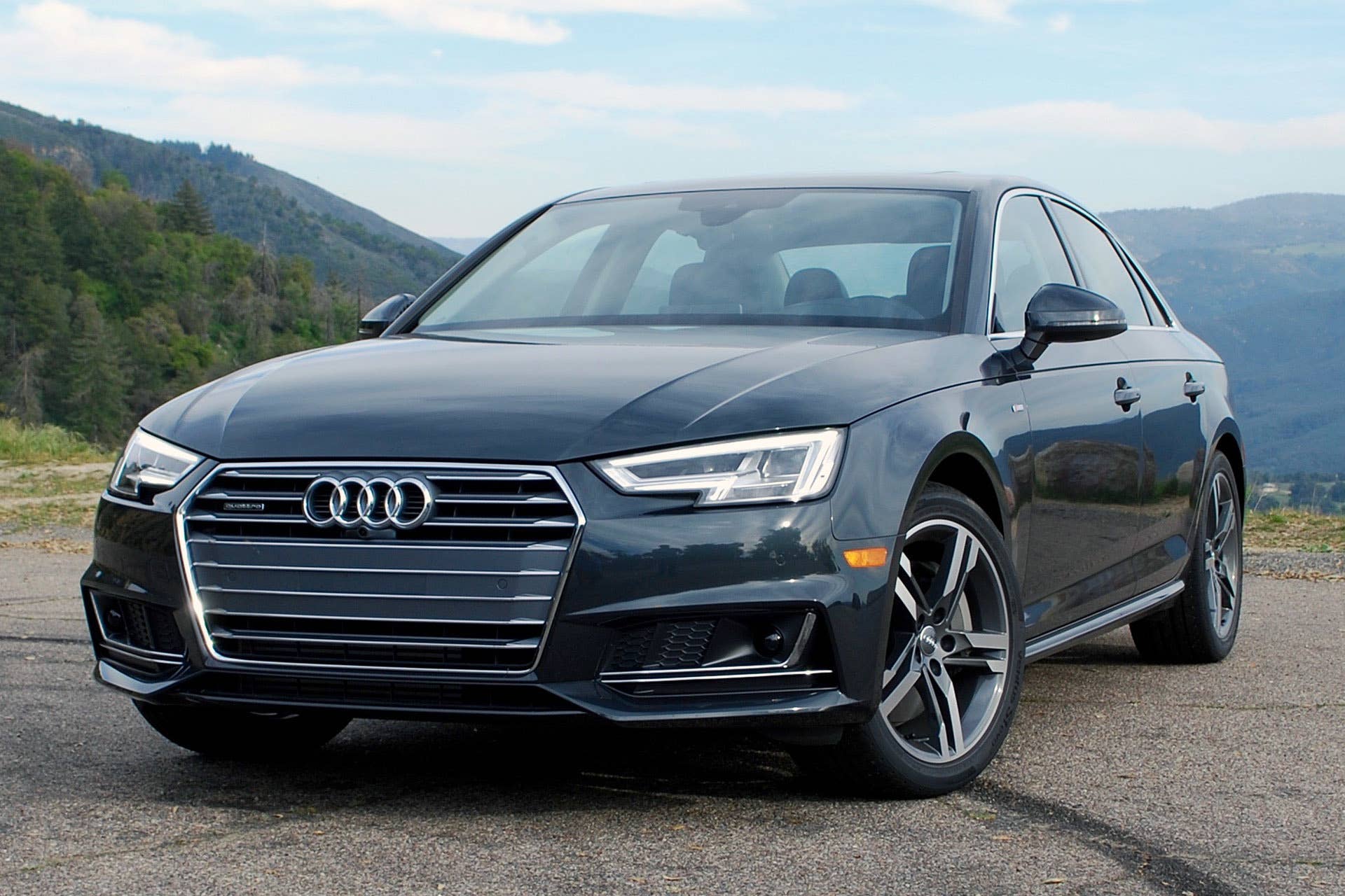 2017 Audi A4 front 3/4 view
