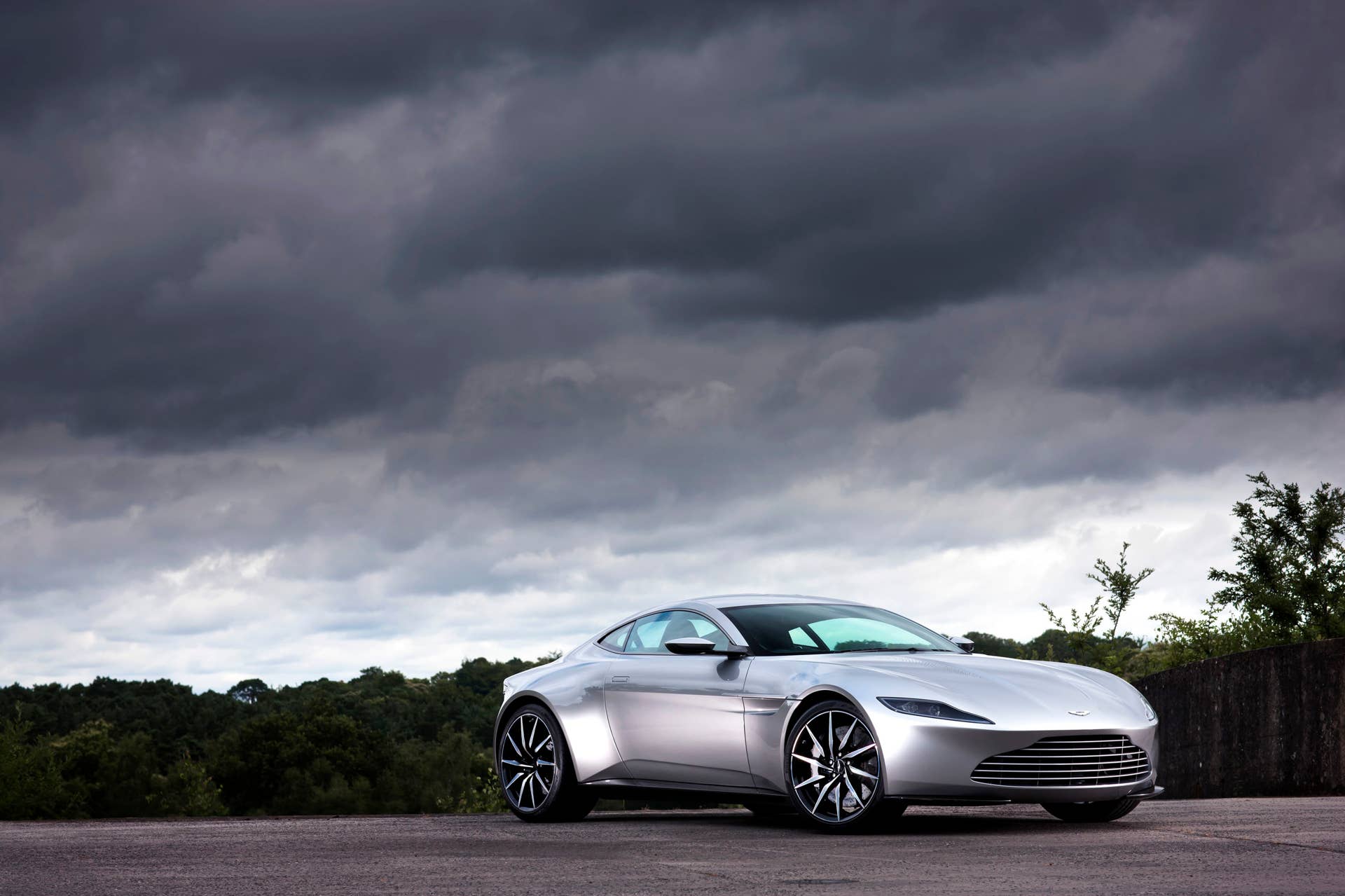 aston martin db10 three quarters