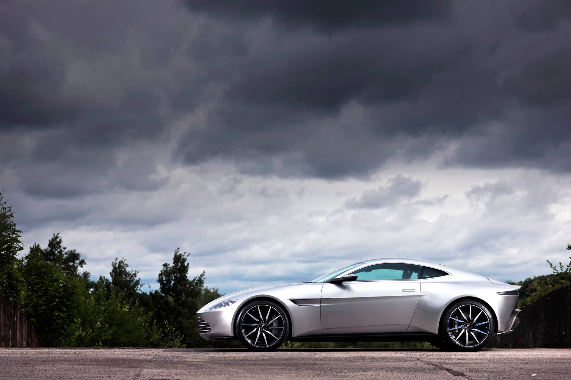 aston martin db10 profile