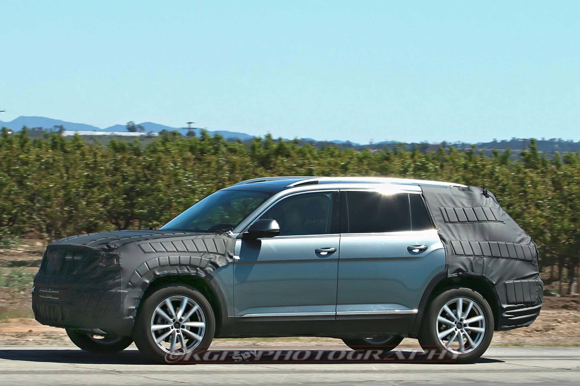VW three-row suv side 2