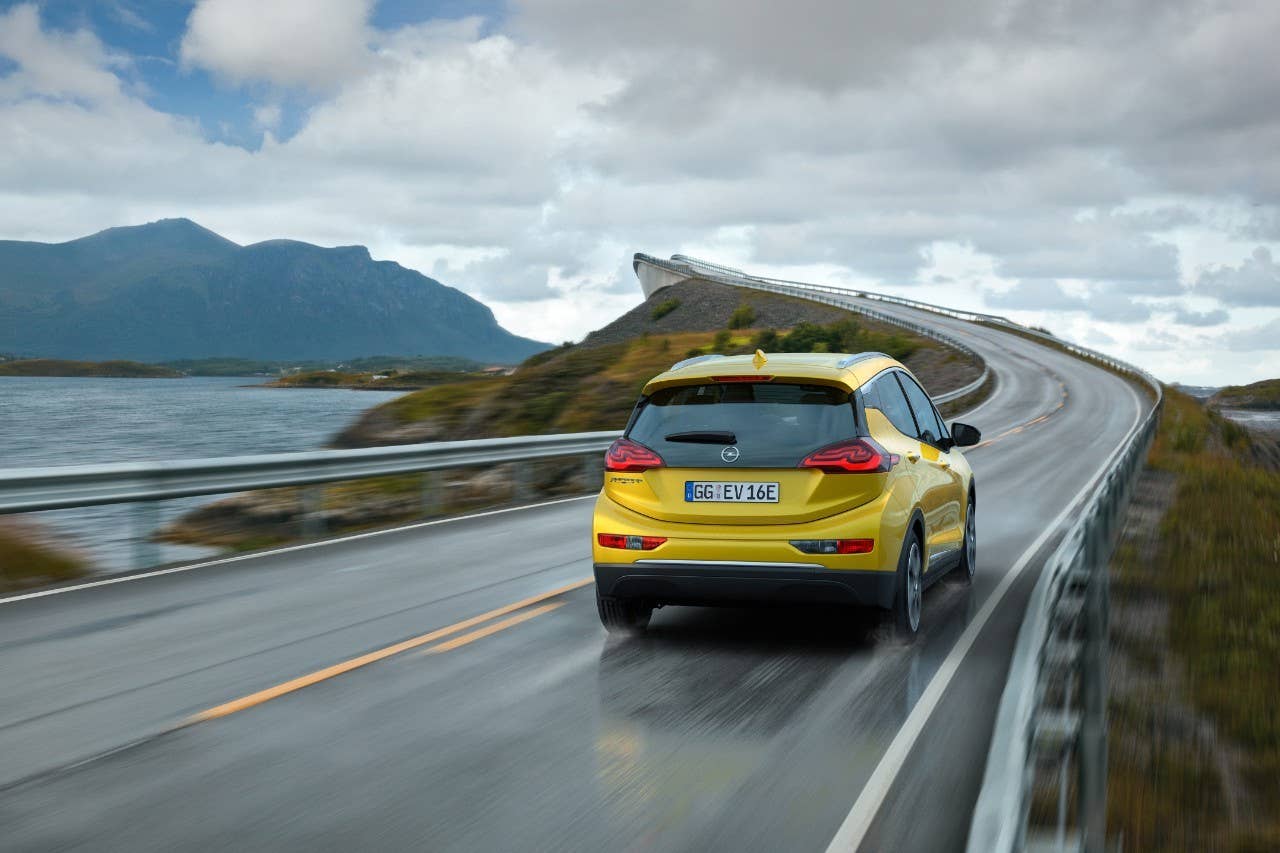 opel ampera-e rear