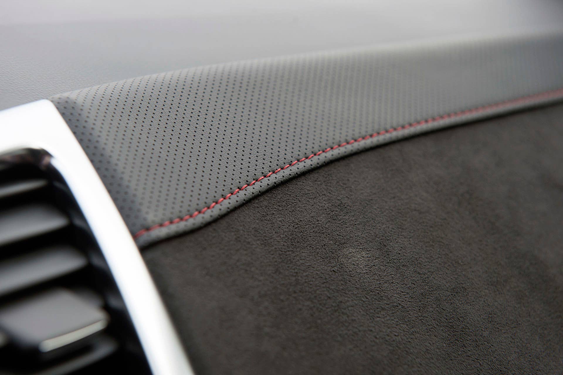 2015 Chevrolet SS dash stitching