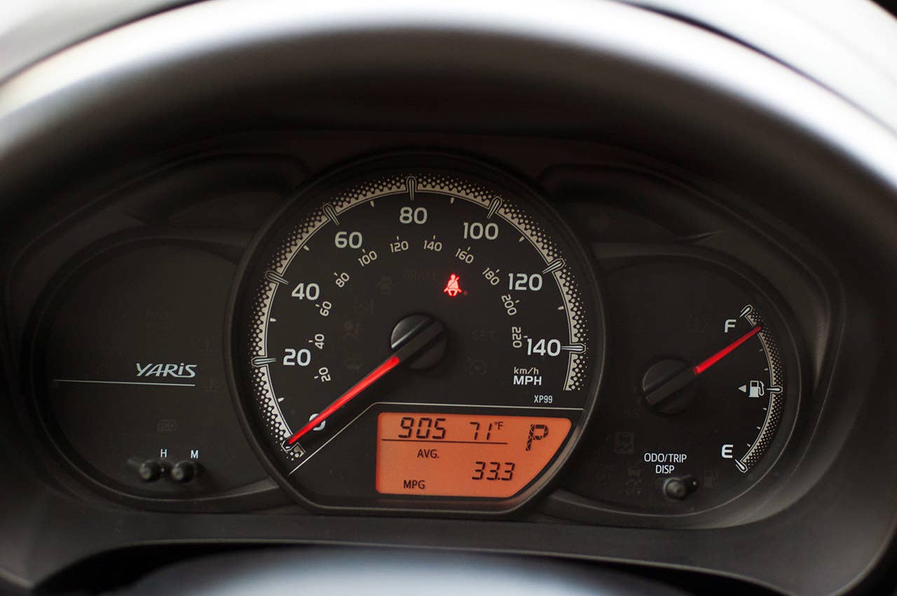 2015 Toyota Yaris gauges