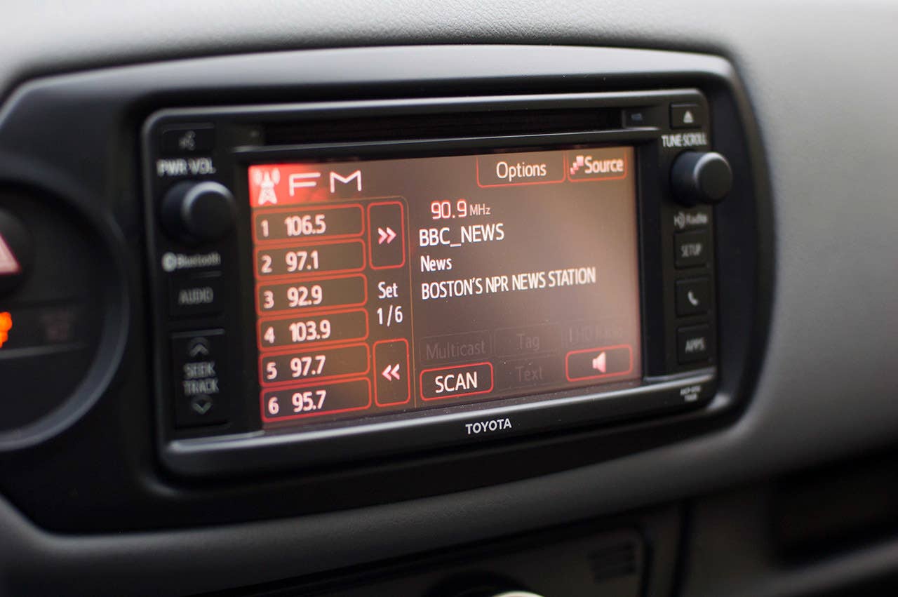 2015 Toyota Yaris infotainment system
