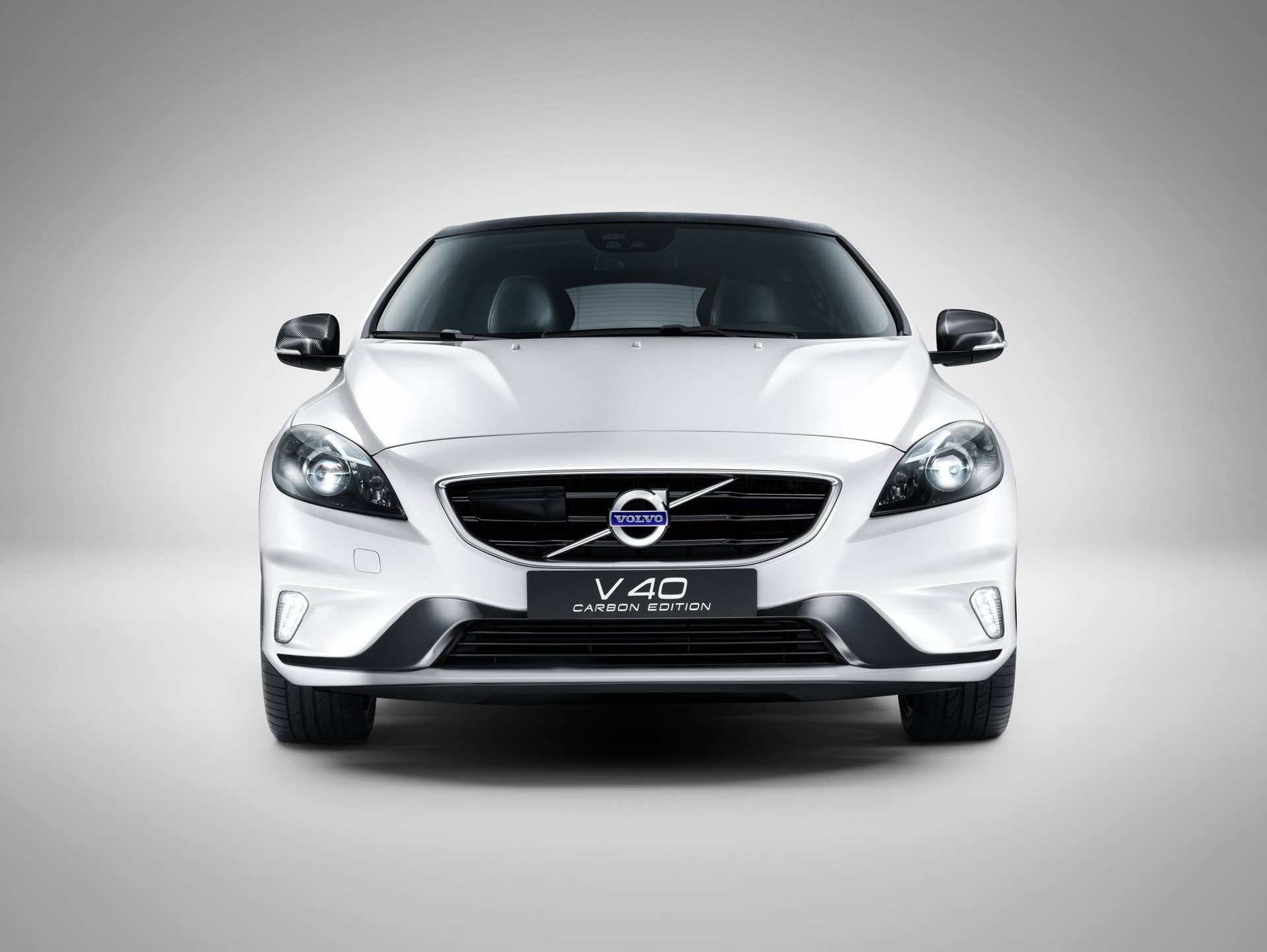 Volvo V40 Carbon Edition front