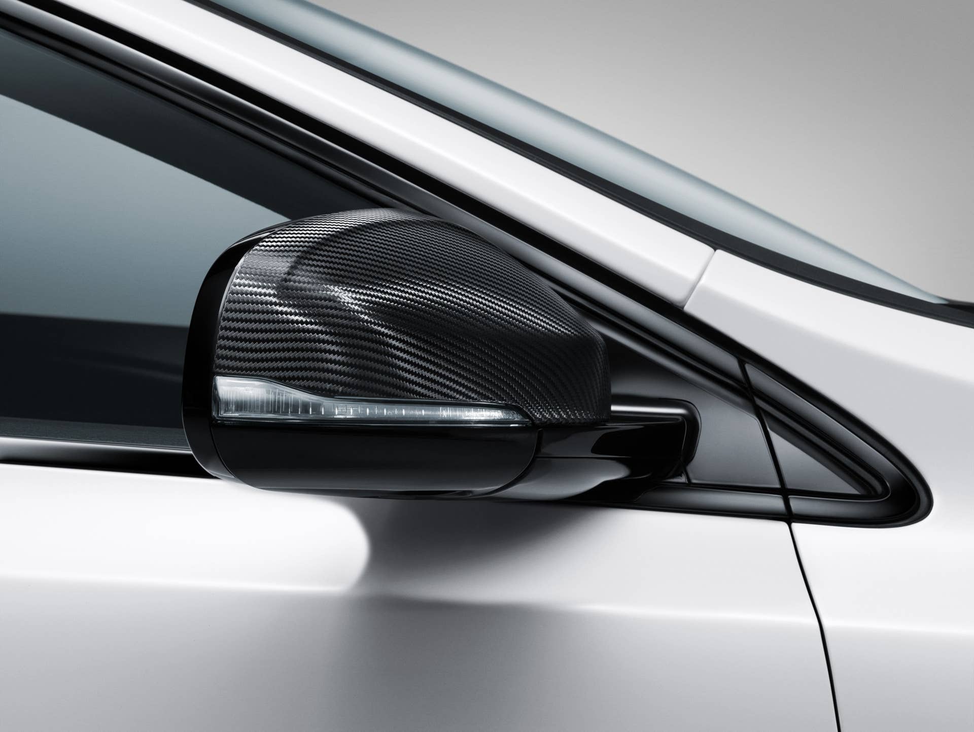 Volvo V40 Carbon Edition mirror
