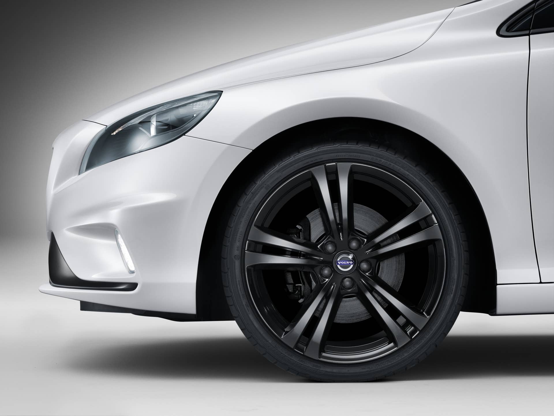 Volvo V40 Carbon Edition wheels