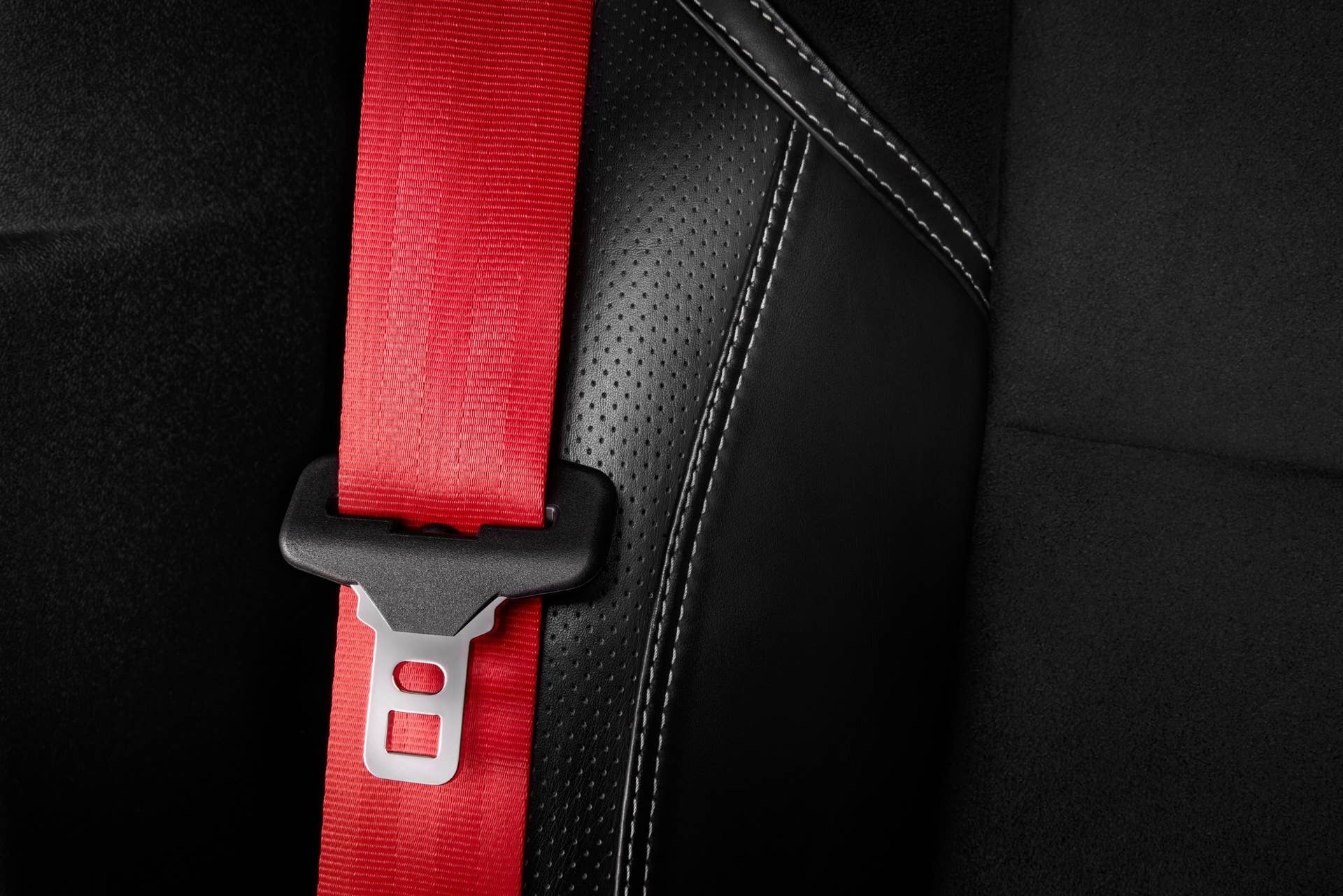 Volvo V40 Carbon Edition red  seatbelt