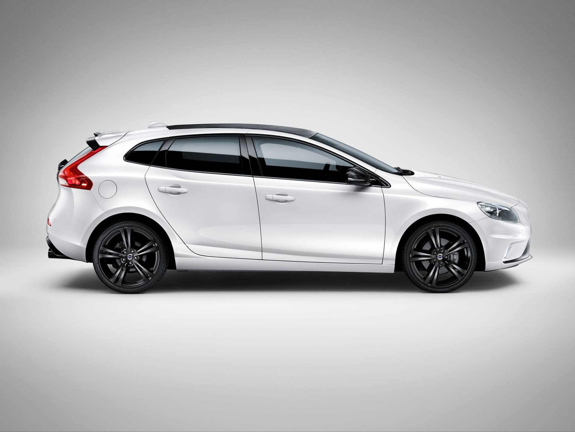 Volvo V40 Carbon Edition side