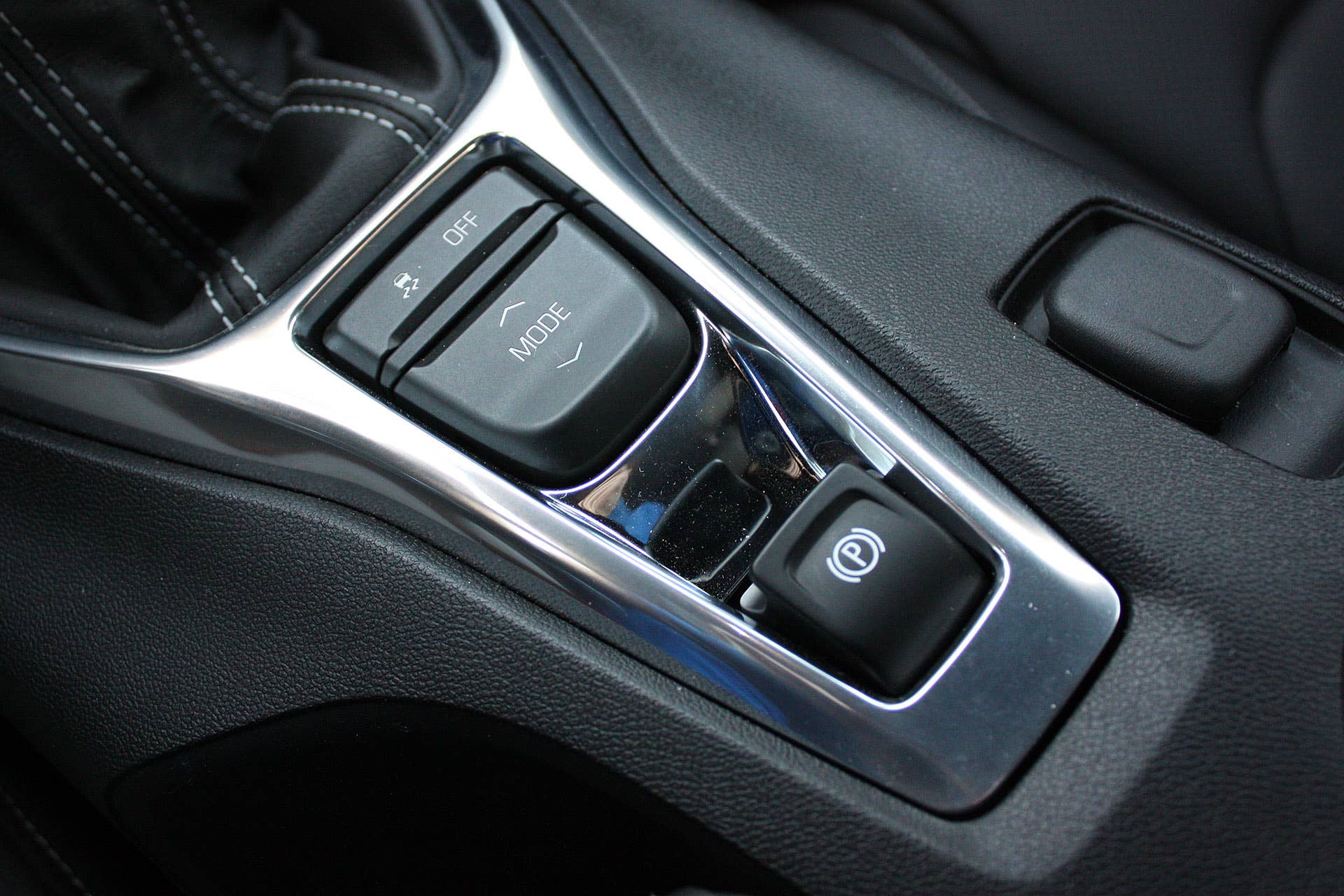2016 Chevrolet Camaro center console