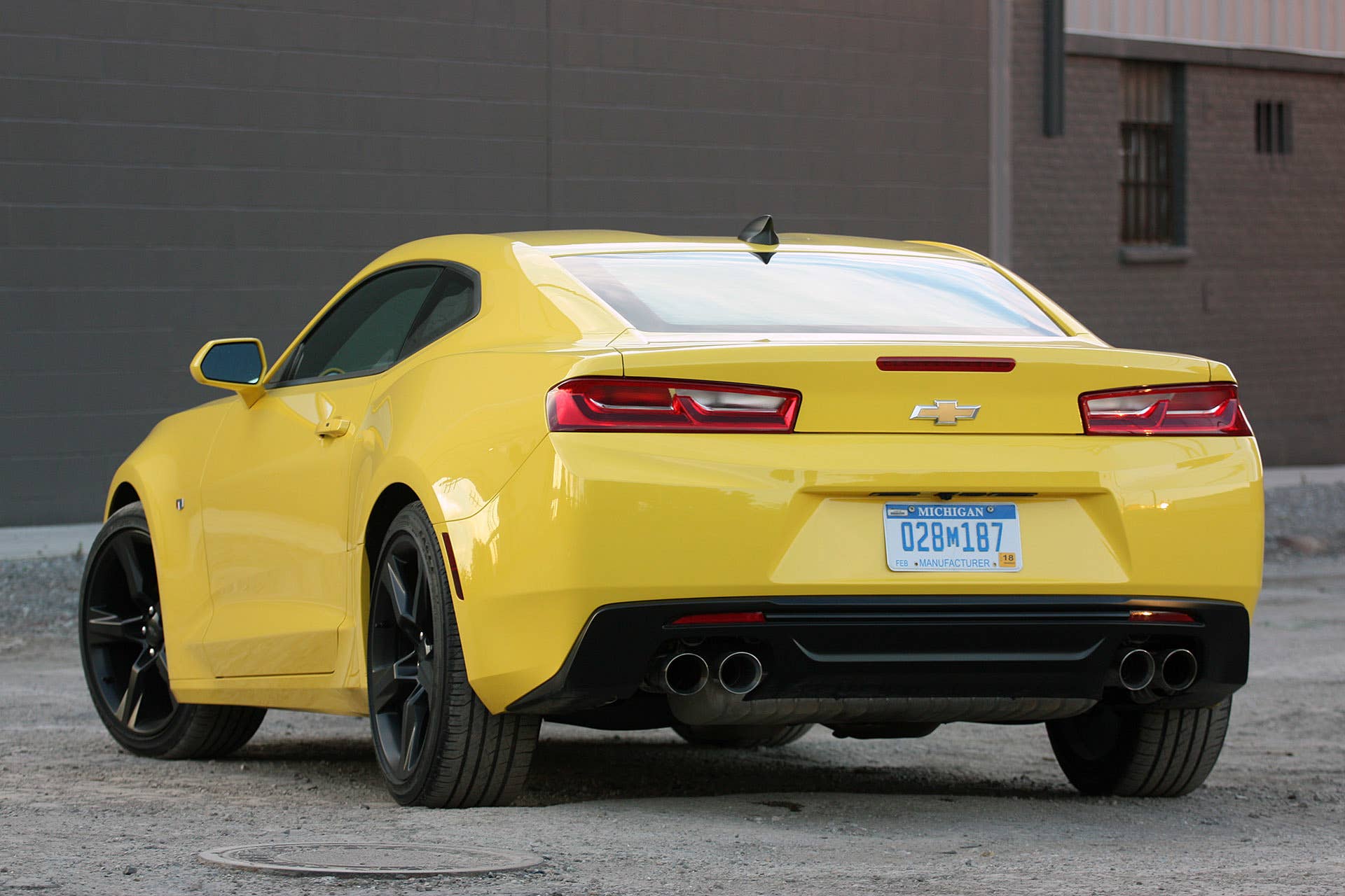 2016 Chevrolet Camaro rear 3/4 view