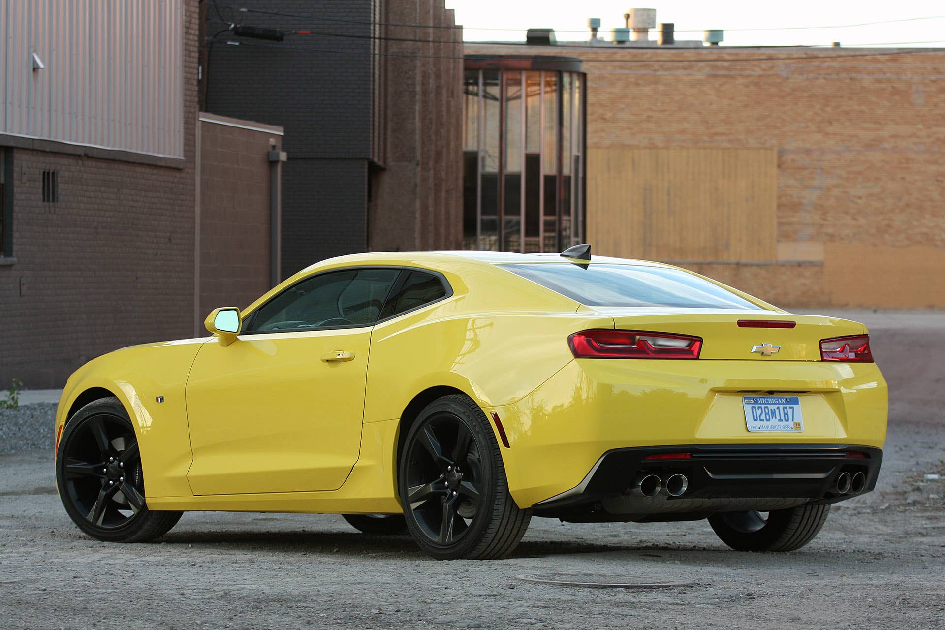 2016 Chevrolet Camaro rear 3/4 view
