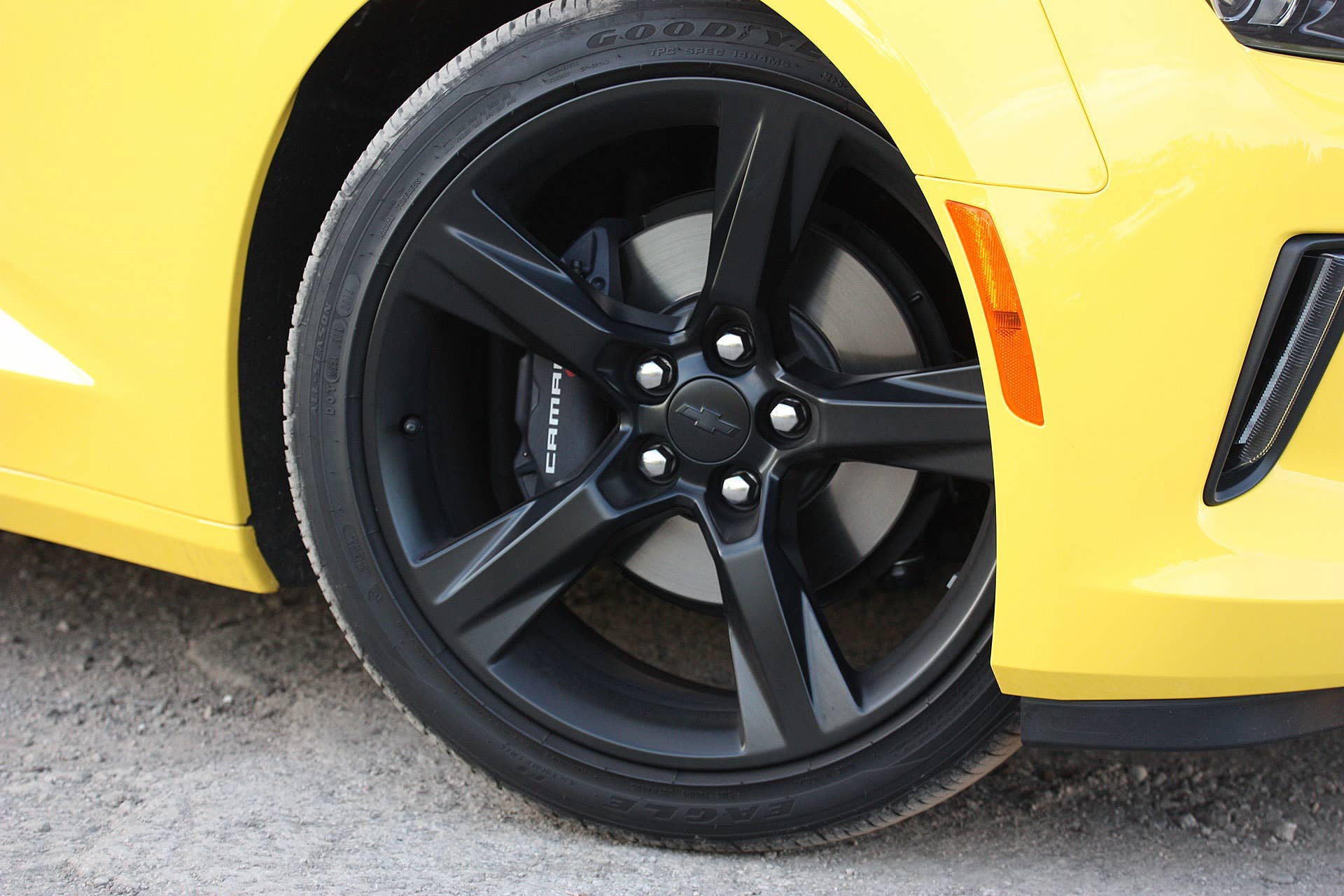 2016 Chevrolet Camaro wheel
