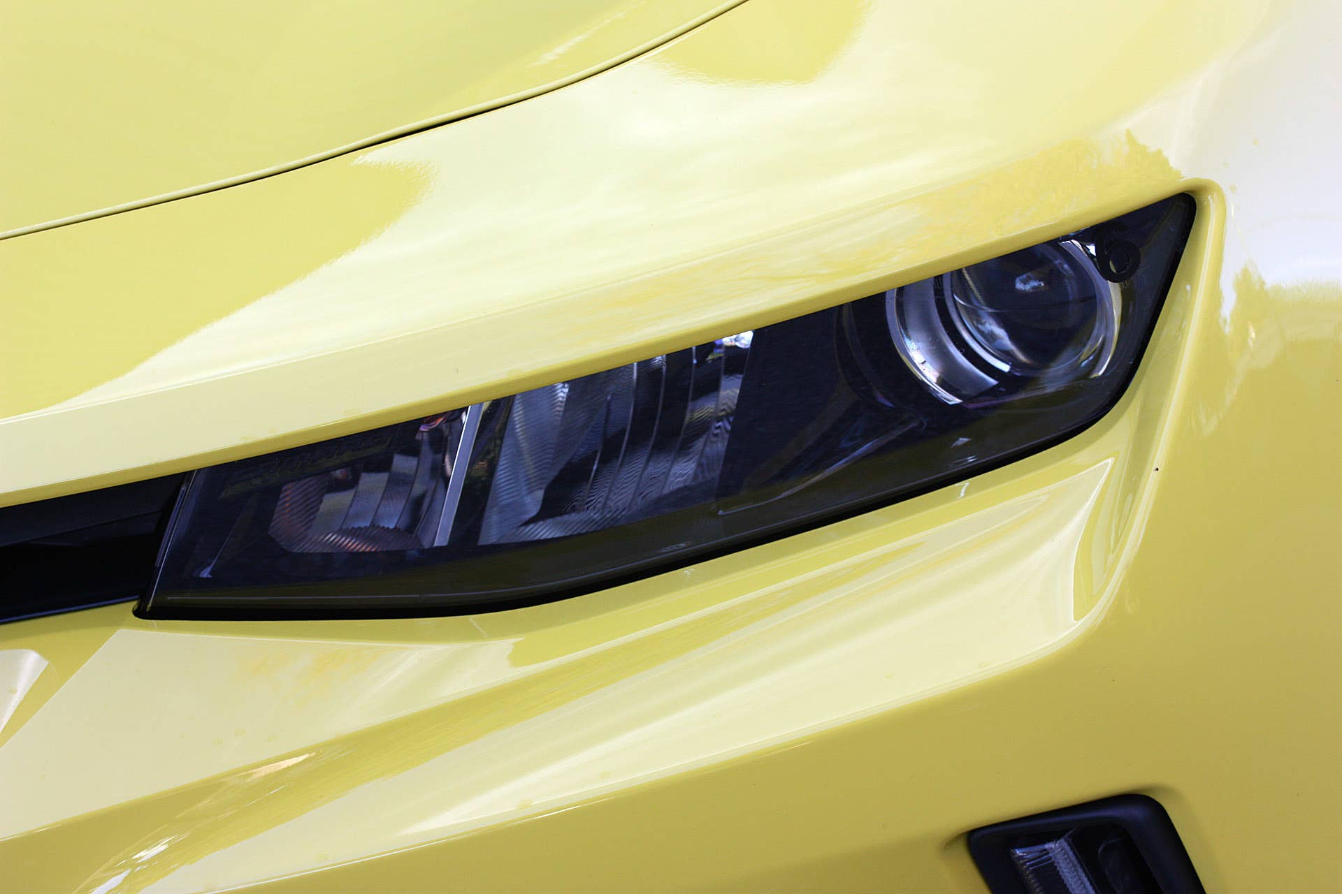 2016 Chevrolet Camaro headlight