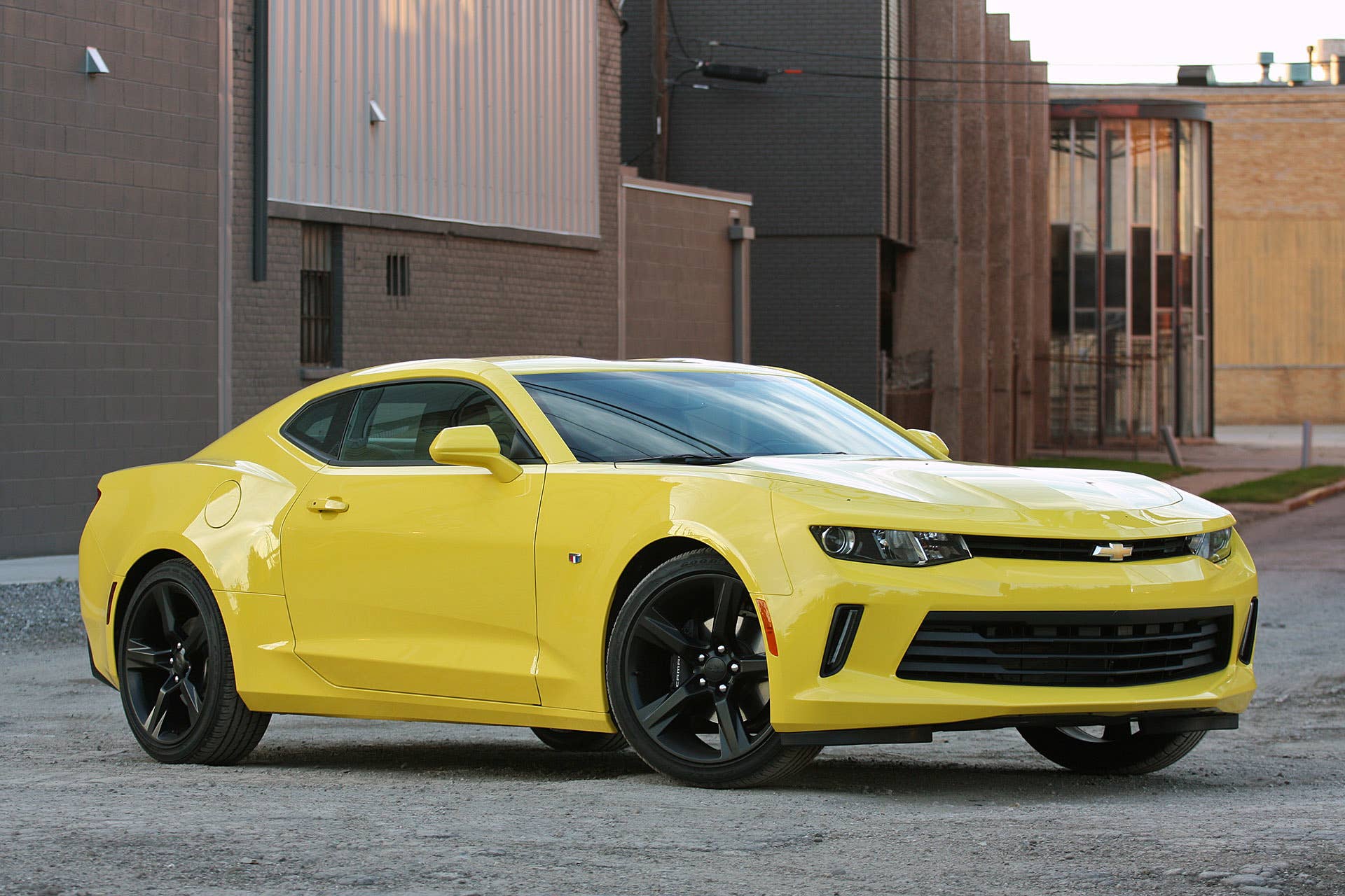 2016 Chevrolet Camaro front 3/4 view