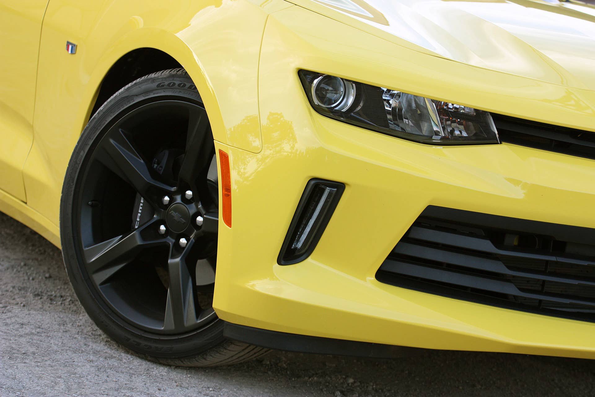 2016 Chevrolet Camaro front fender