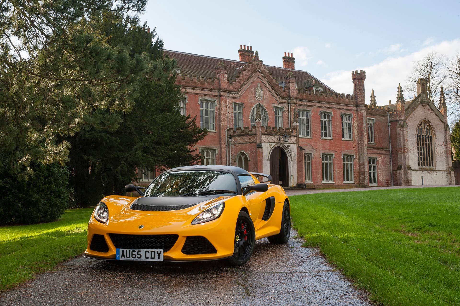 Lotus Exige Sport 350 yellow front 3/4 lights static