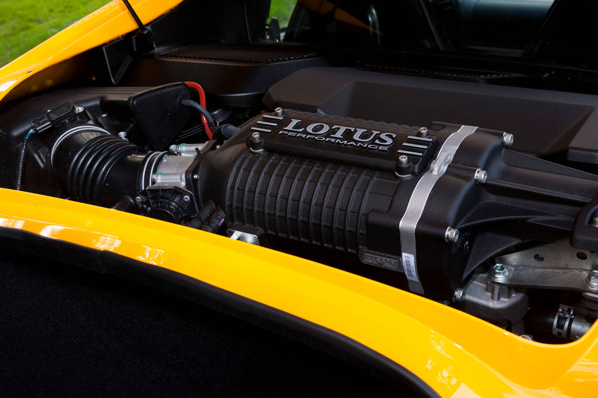 Lotus Exige Sport 350 yellow engine