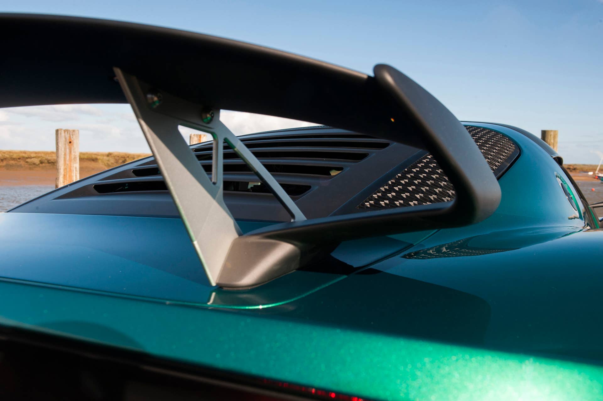 Lotus Exige Sport 350 green spoiler rear