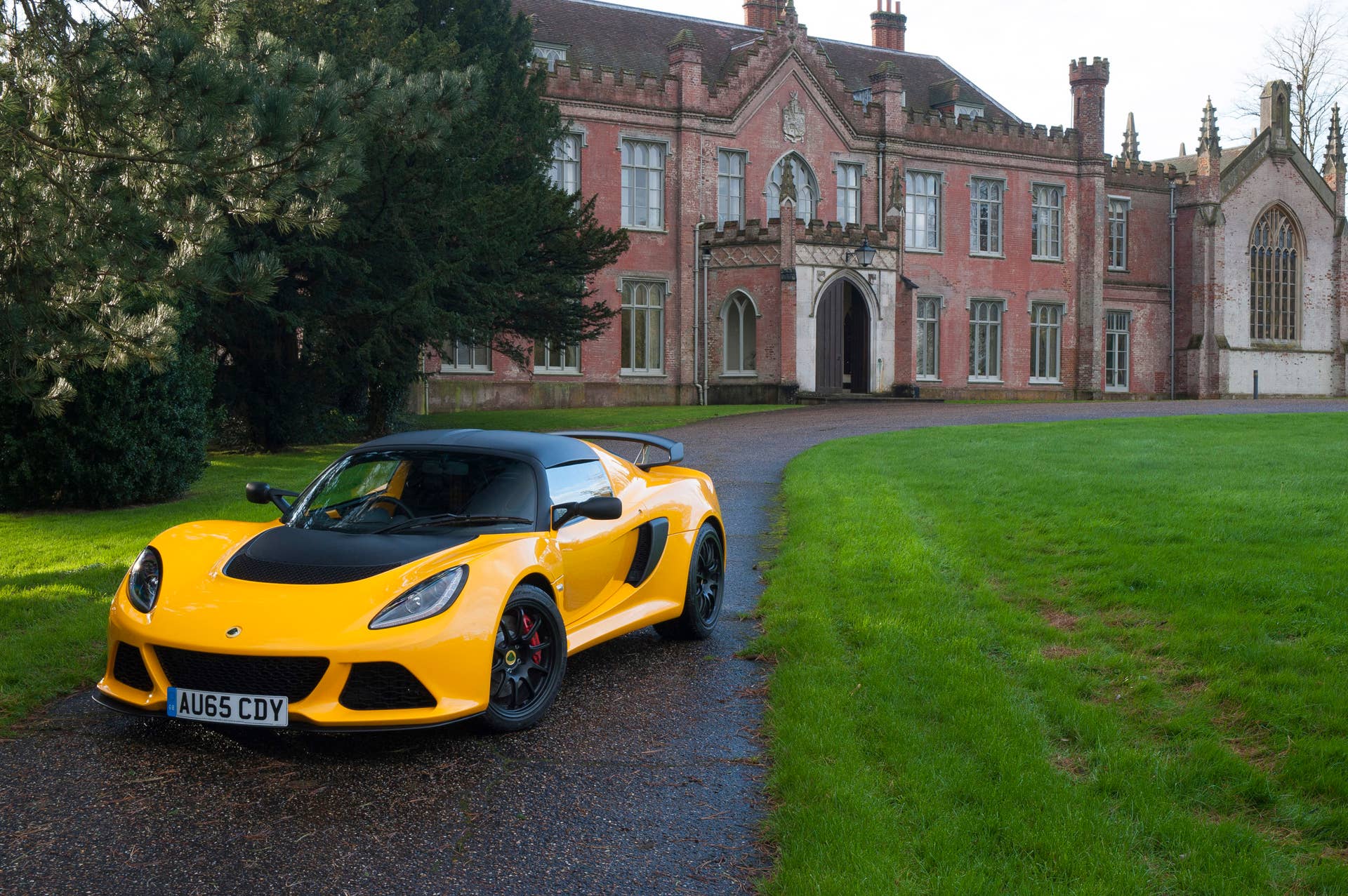 Lotus Exige Sport 350 yellow front 3/4