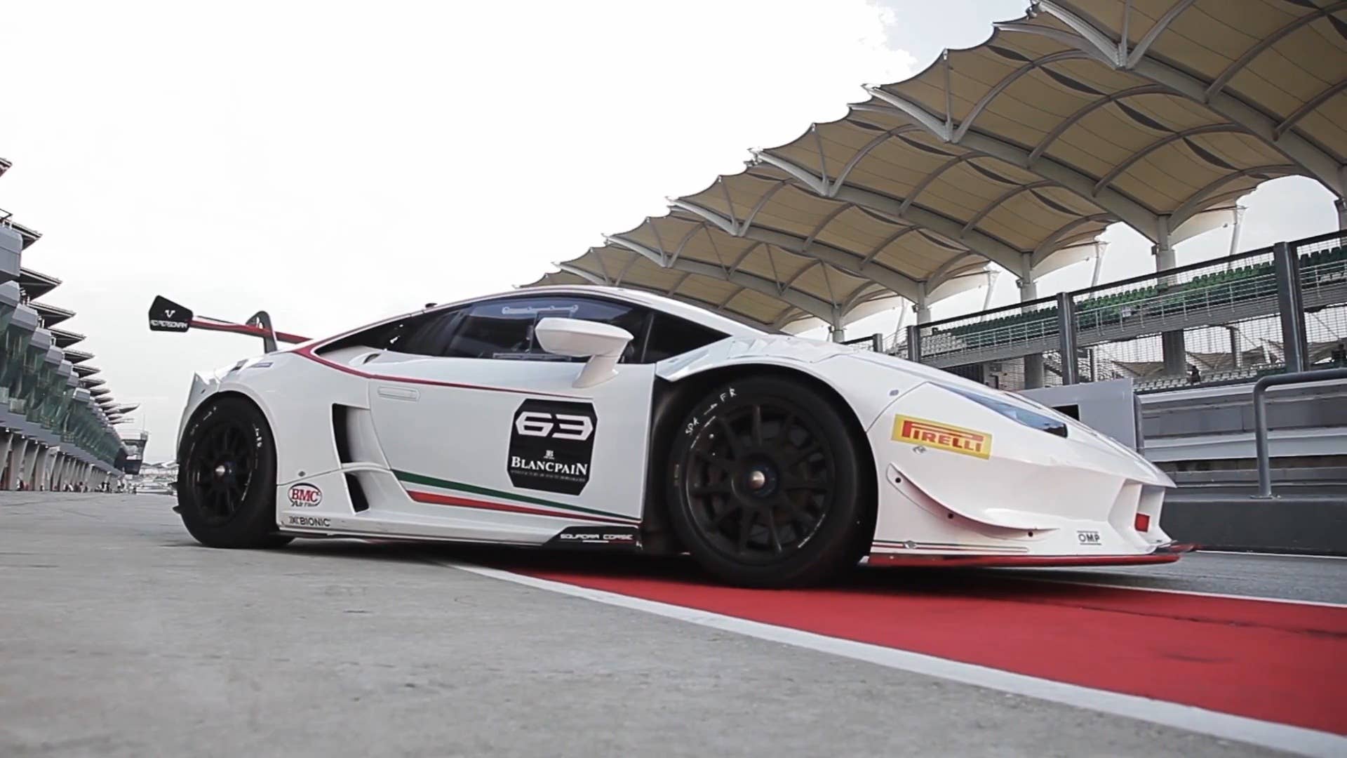 Lamborghini Huracán LP 620-2 Super Trofeo Race Car Laps the Sepang F1 Circuit.