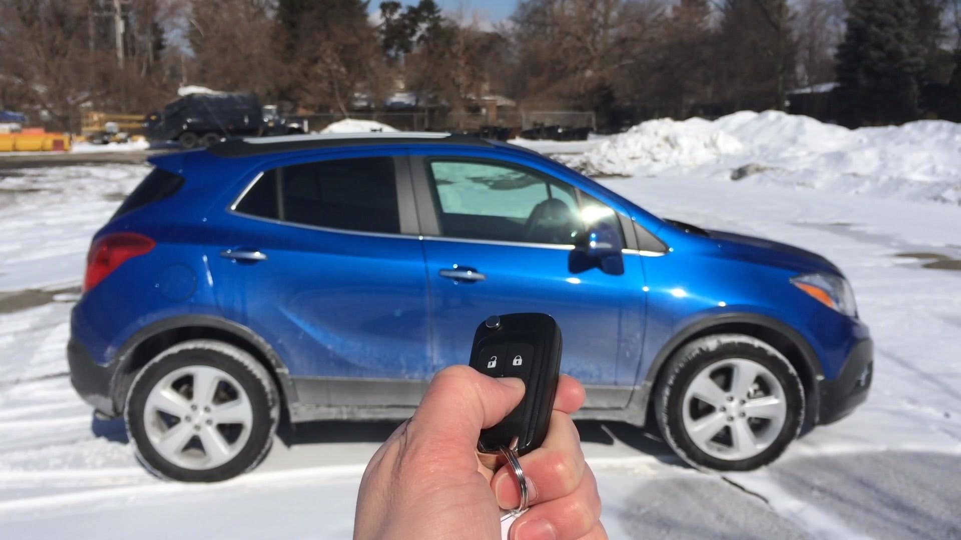 Autoblog's Adam Morath demonstrates GM's remote start technology on a 2015 Buick Encore.