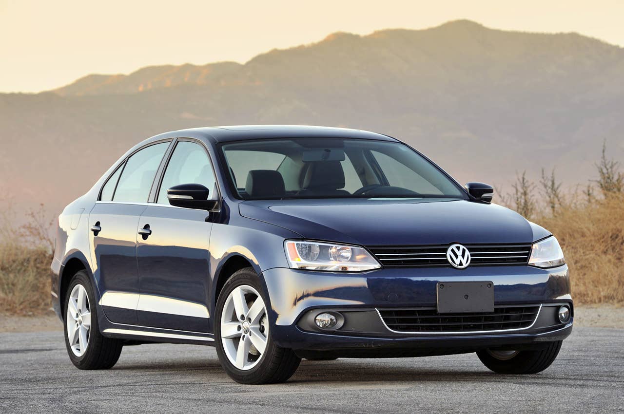 2011 Volkswagen Jetta TDI front 3/4 view