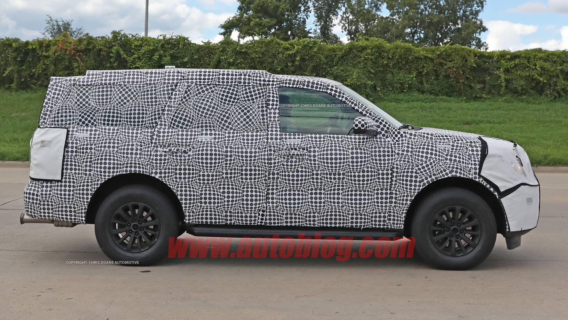 2018 ford expedition spy shots side exterior