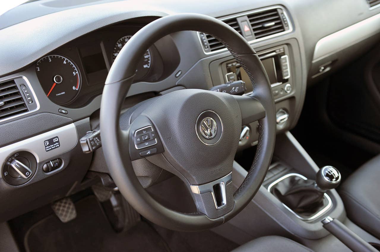 2011 Volkswagen Jetta TDI steering wheel