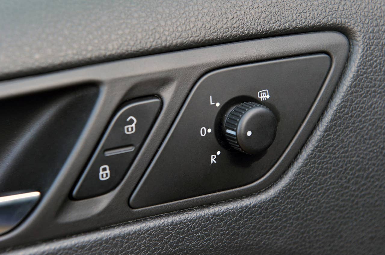 2011 Volkswagen Jetta TDI side mirror controls