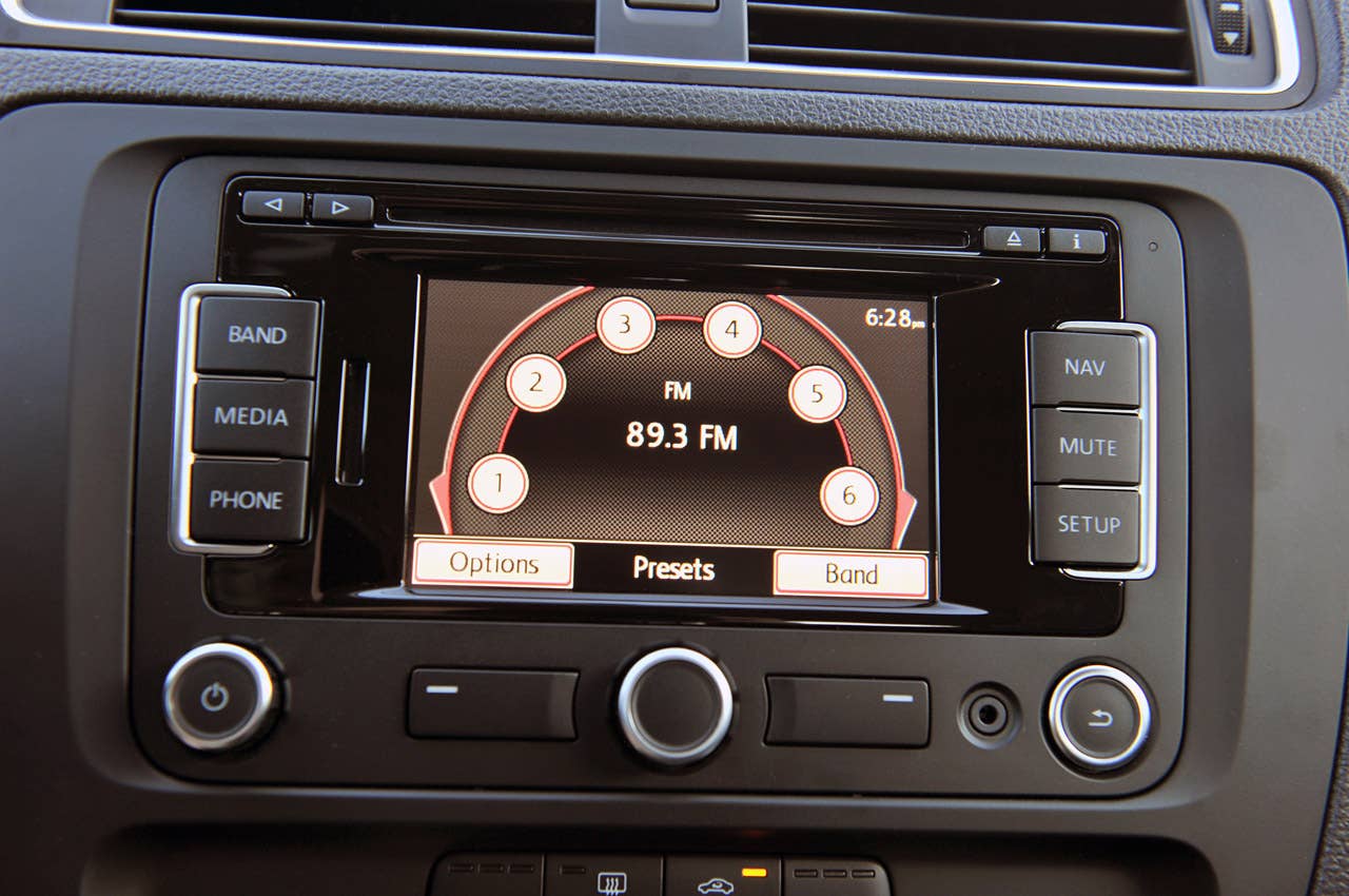 2011 Volkswagen Jetta TDI audio system display