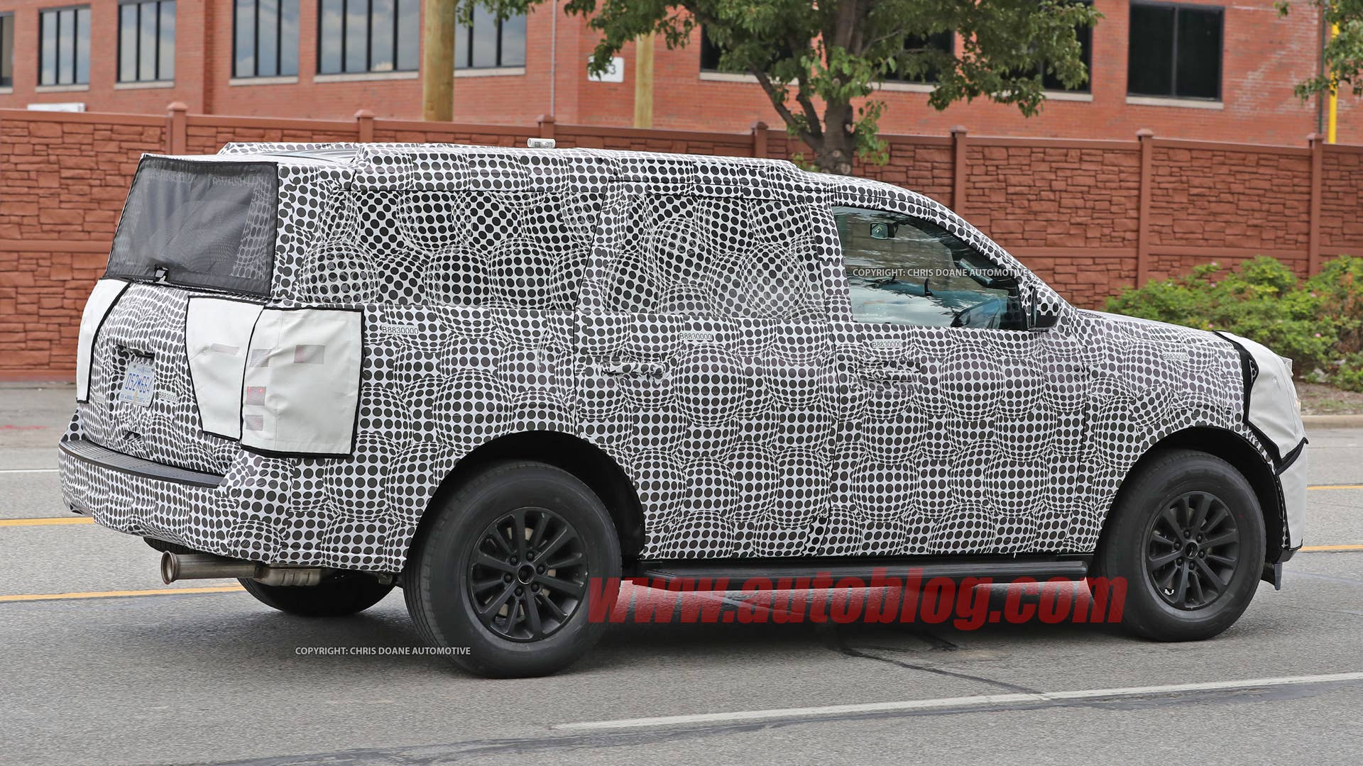 2018 ford expedition spy shots rear side exterior