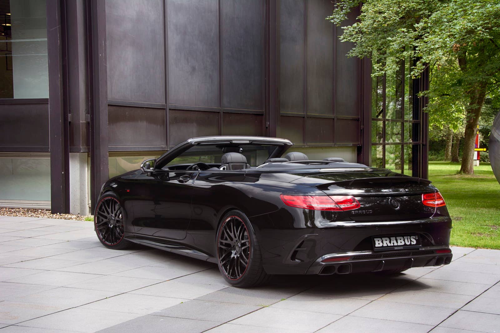 Brabus 850 6.0 Biturbo Cabrio Mercedes S63 rear 3/4