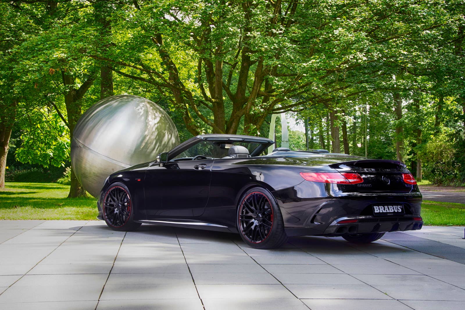 Brabus 850 6.0 Biturbo Mercedes-AMG S63 Cabriolet rear 3/4