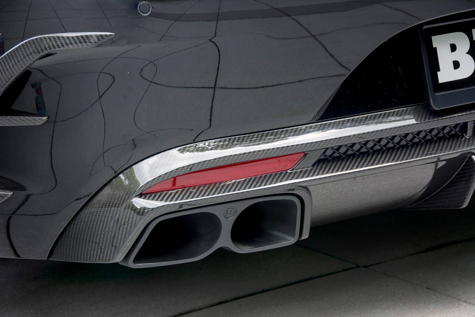 Brabus 850 6.0 Biturbo Cabrio detail tailpipes