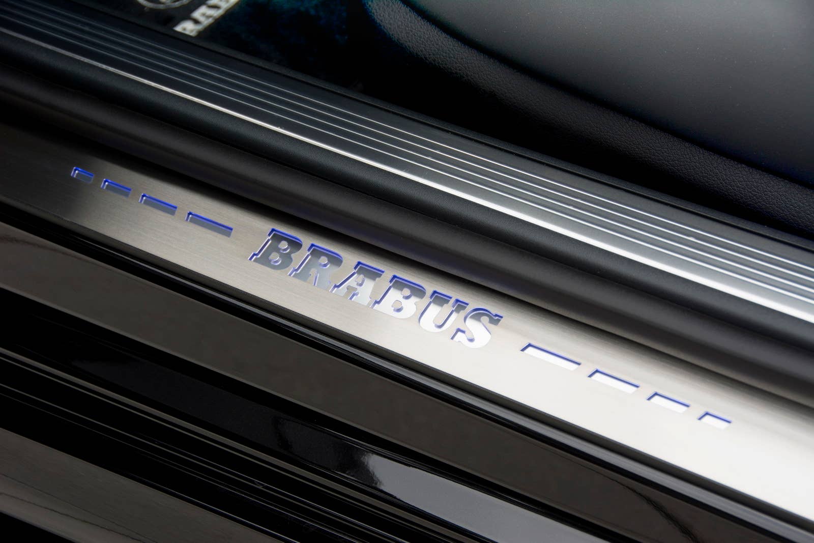 Brabus 850 6.0 Biturbo Cabrio sill plate