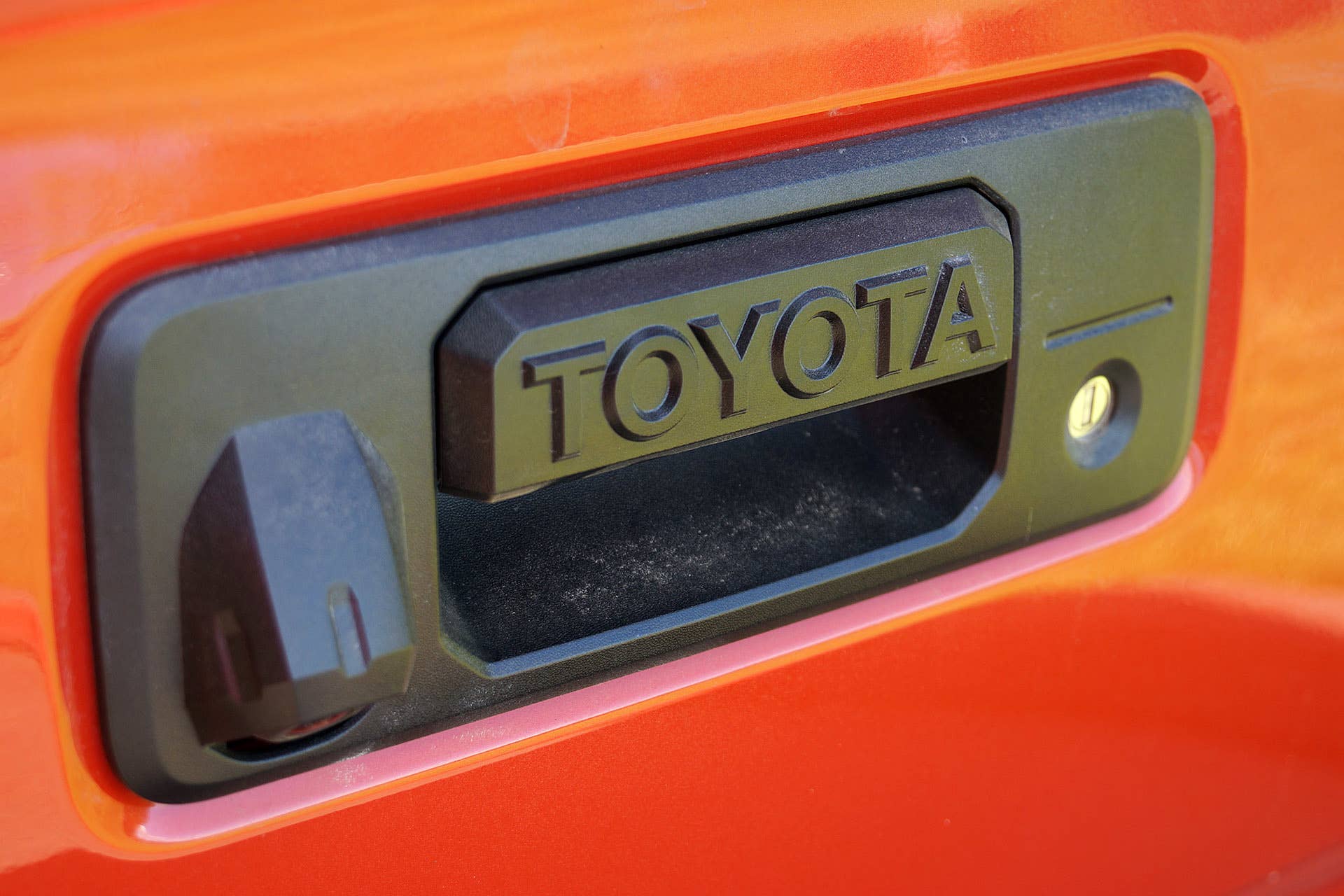 2016 Toyota Tacoma TRD Sport 4x4 tailgate handle