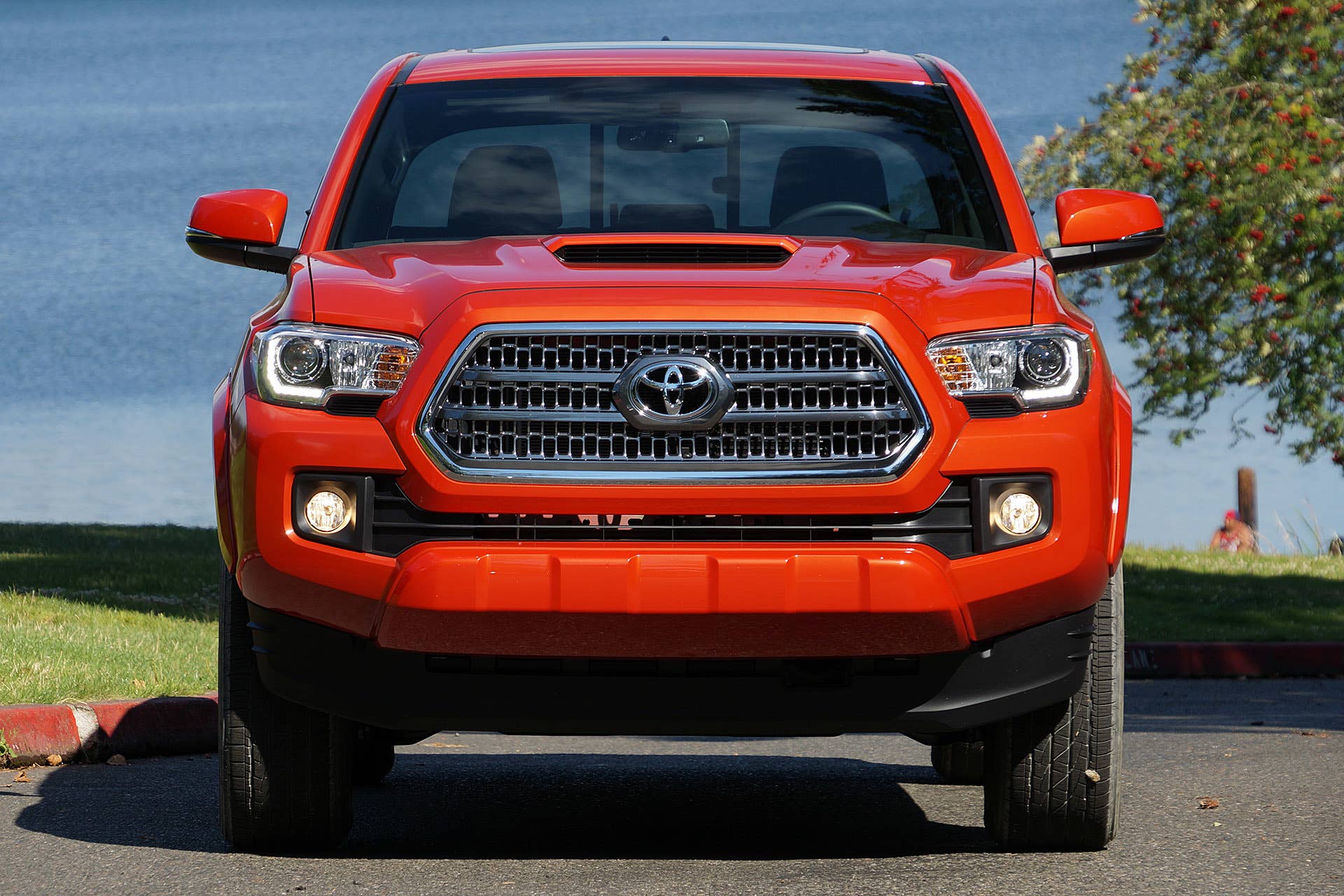 2016 Toyota Tacoma TRD Sport 4x4 front view