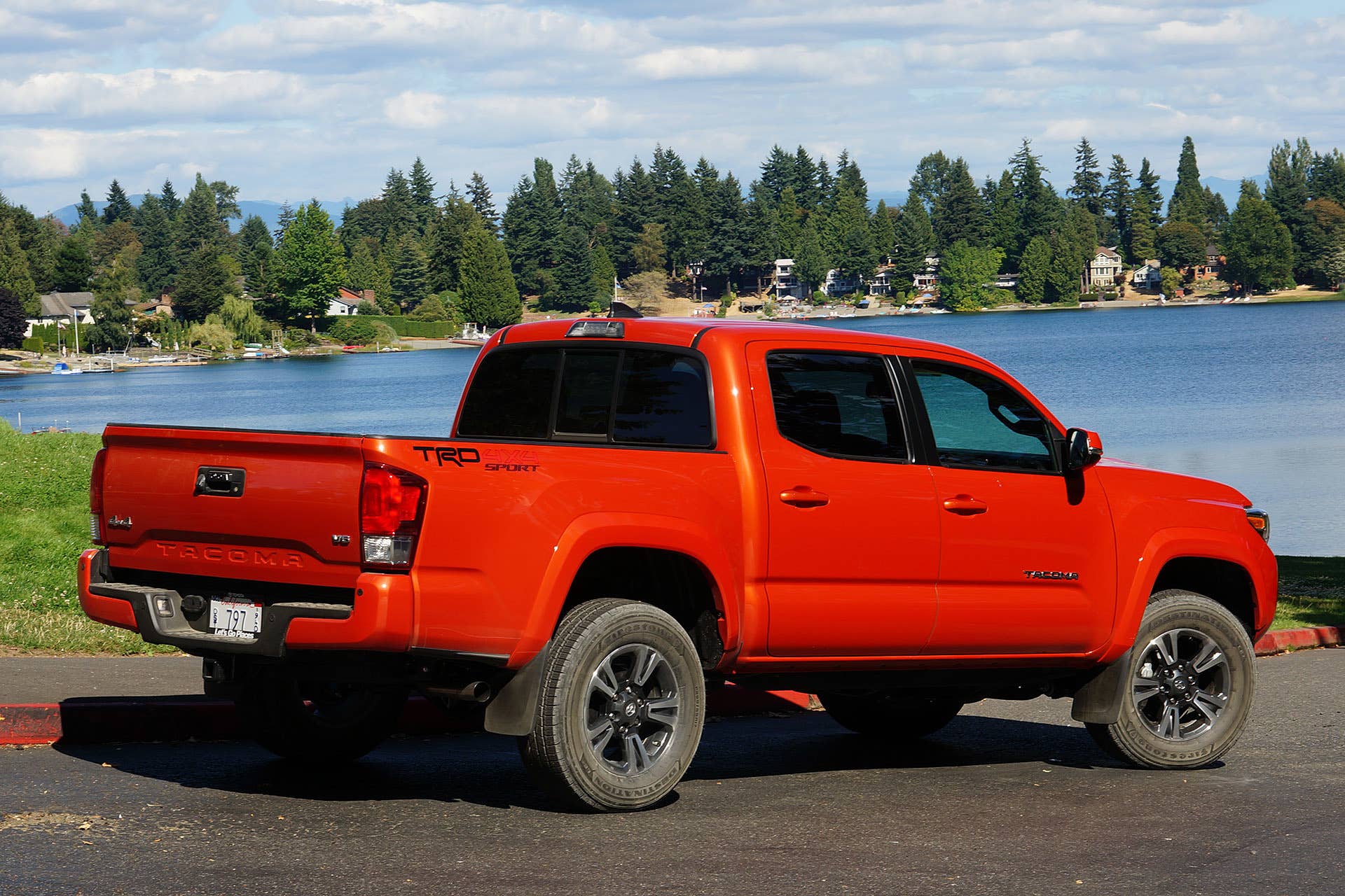 2016 Toyota Tacoma TRD Sport 4x4 rear 3/4 view