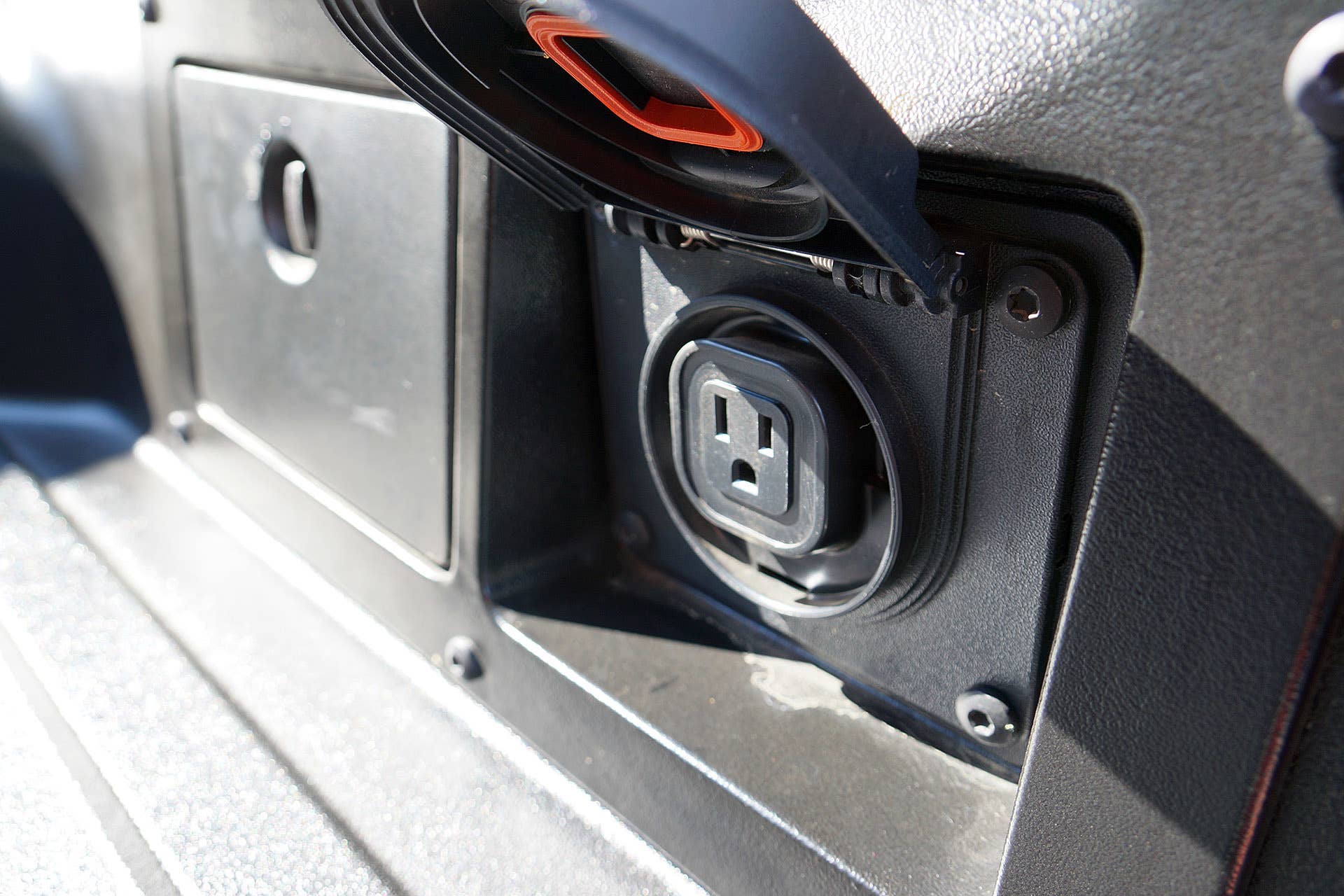 2016 Toyota Tacoma TRD Sport 4x4 electric outlet