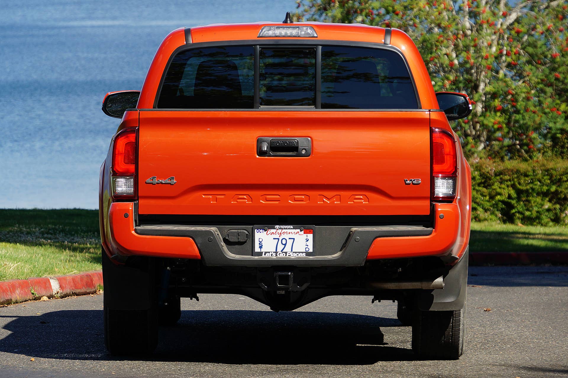 2016 Toyota Tacoma TRD Sport 4x4 rear view
