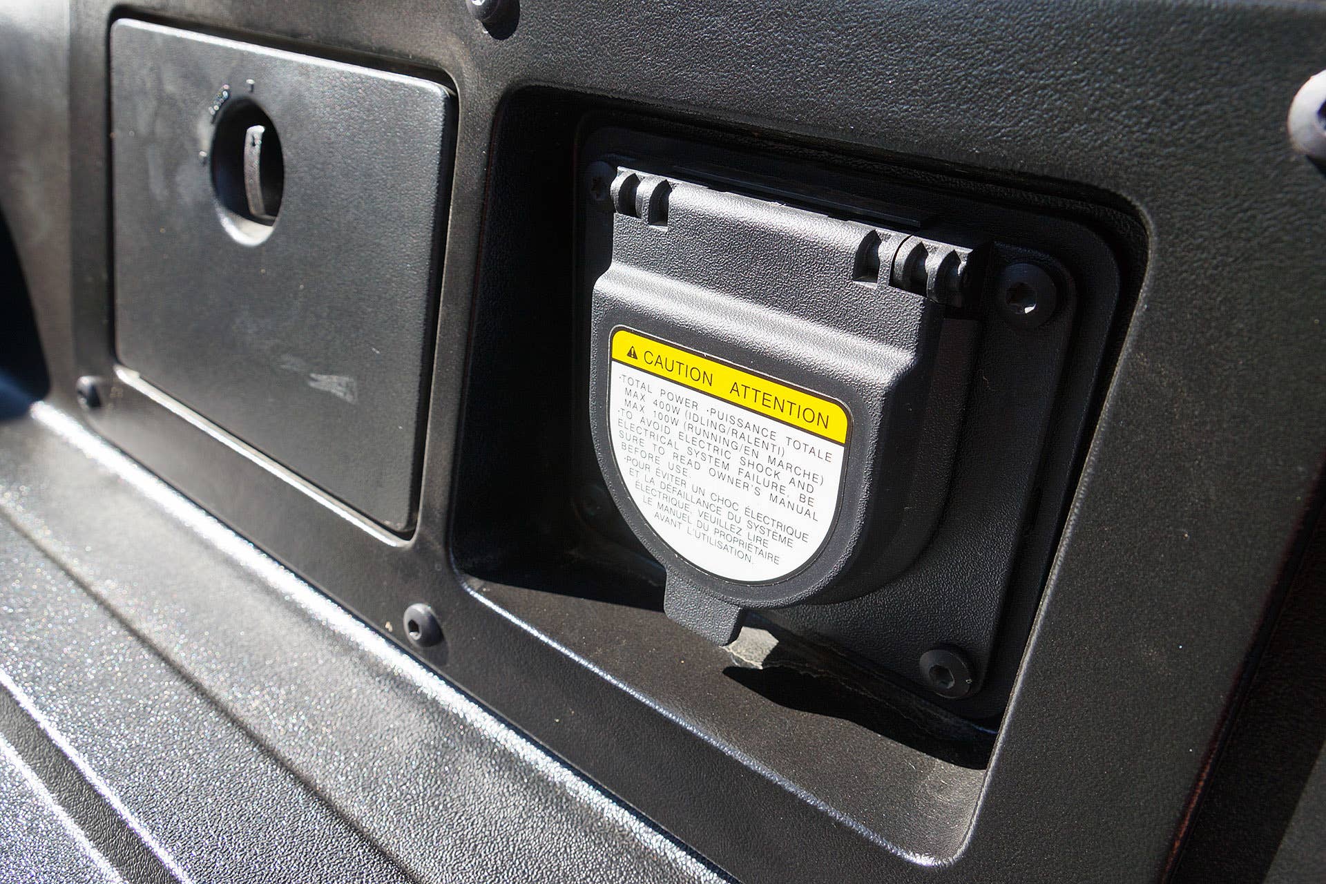 2016 Toyota Tacoma TRD Sport 4x4 electric outlet